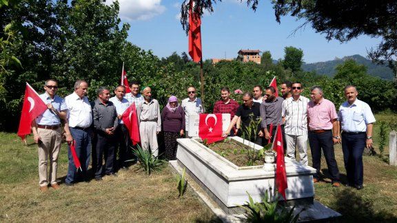 15 Temmuz Şehitleri Anma, Demokrasi ve Milli Birlik Günü Kapsamında İlçemiz Şehit´i Ziyaret Edildi.