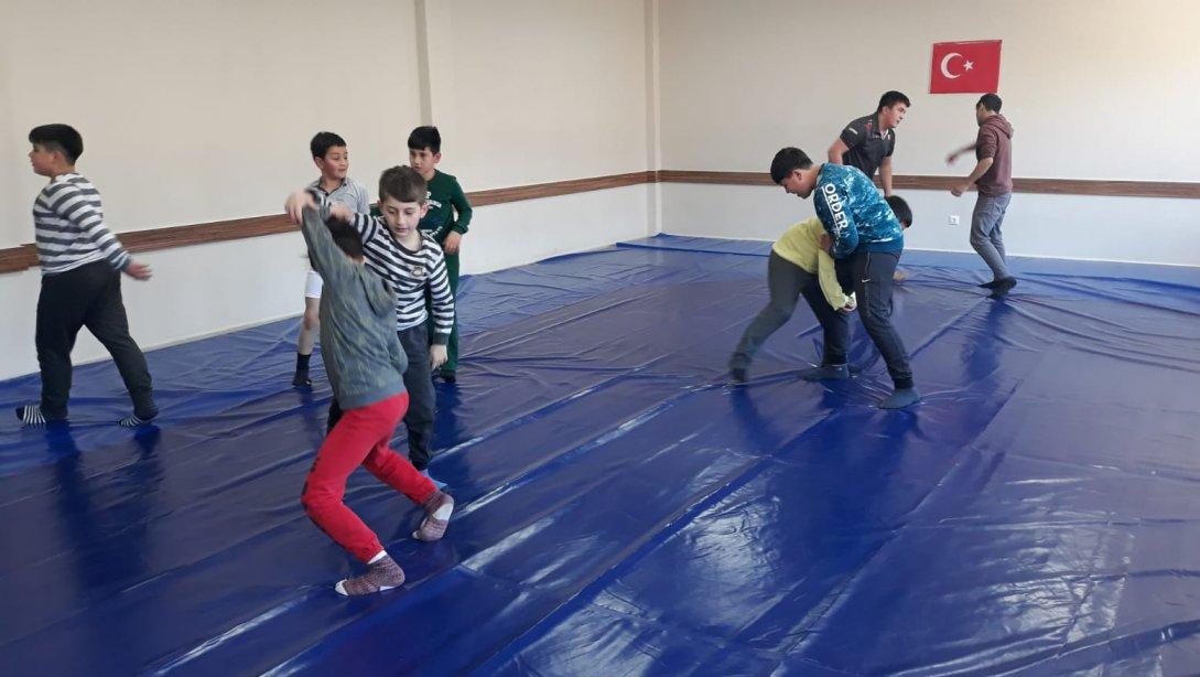 OBB Anadolu İmam Hatip Lisesinde Güreş Kursu